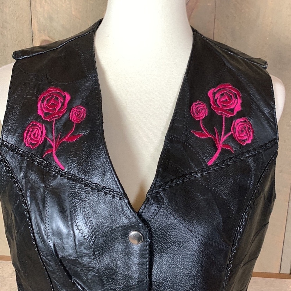 Diamond Plate buffalo leather vest with embroidered flowers Size Medium - Picture 7 of 13